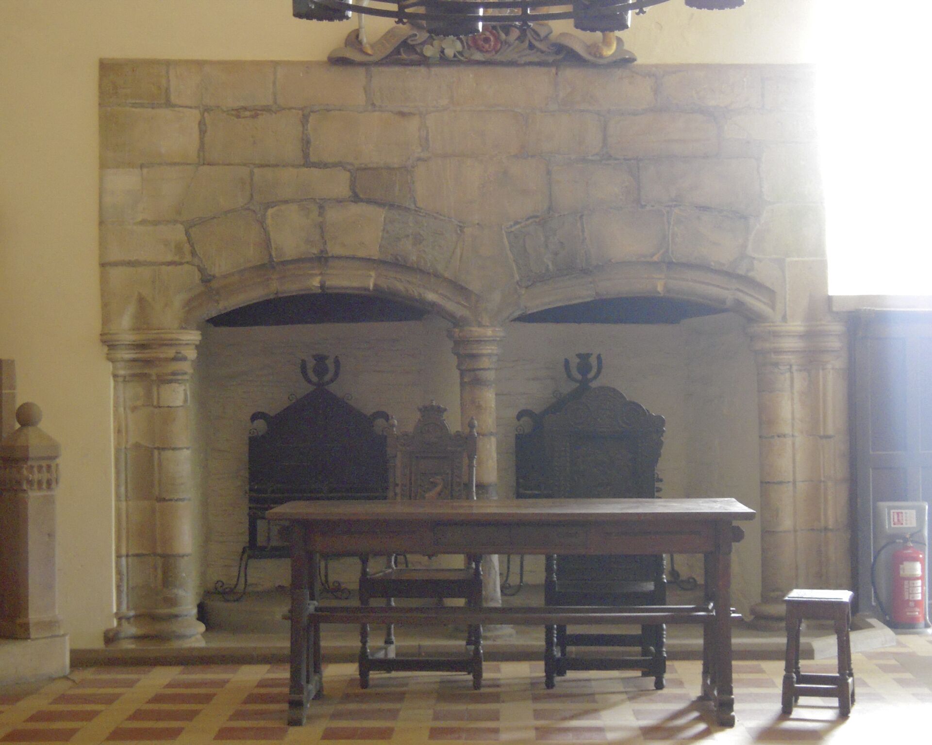 Referenz 07 Schloss Holztisch Doune Castle